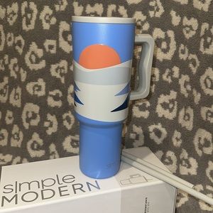 Simple Modern TREK 40oz Tumbler In Polar Sunrise 🌄 New 🆕 & Never Used 😍